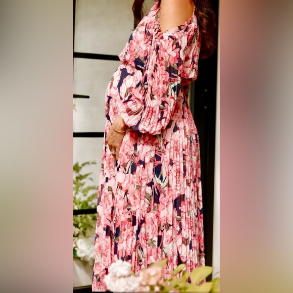 Petal & Pup Hilary Pleated Cold Shoulder Floral Maxi Dress - Picture 14 of 15